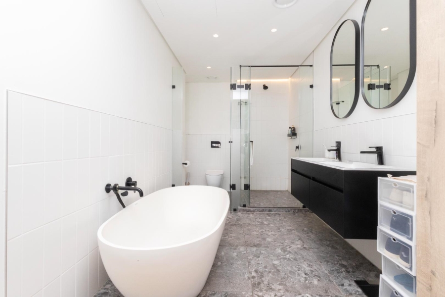 1 Bedroom Property for Sale in Sea Point Western Cape